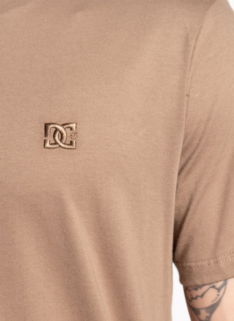 Camiseta-Dc-Shoes-M-C-Embroidery-Marrom-GG