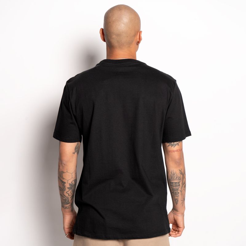 Camiseta-Dc-Shoes-M-C-Smashing-Helmet-Preto-M