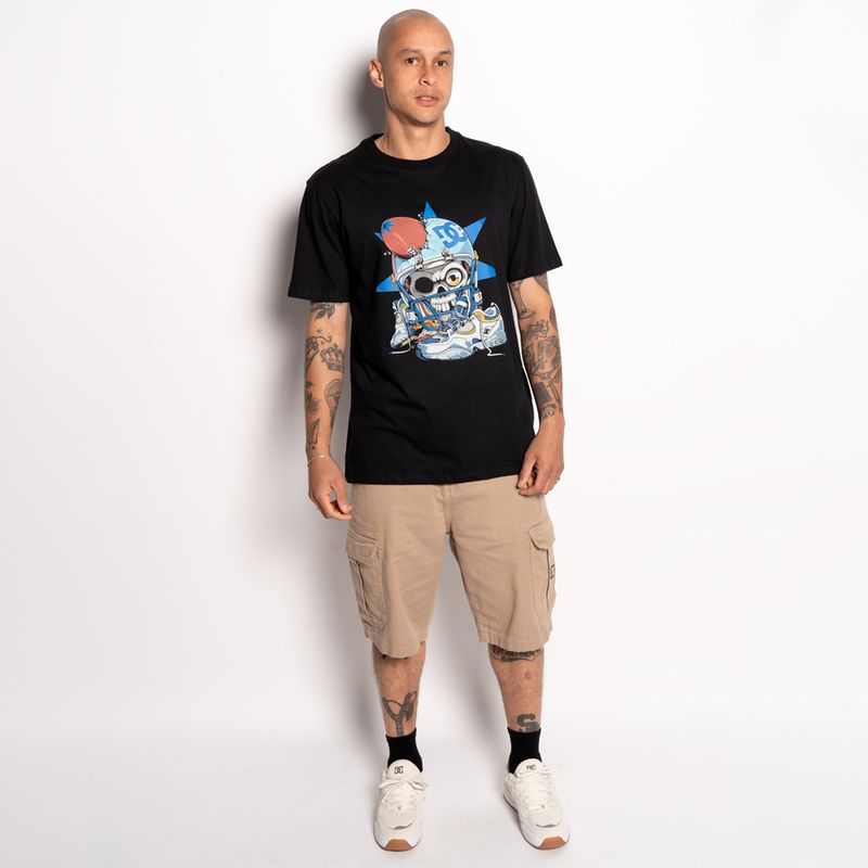 Camiseta-Dc-Shoes-M-C-Smashing-Helmet-Preto-M