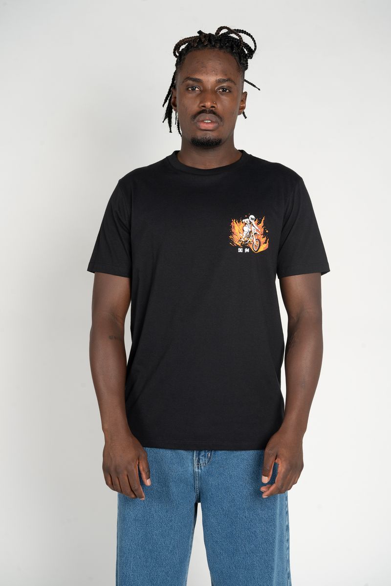 Camiseta-DC-Shoes-M-C-Leading-The-Pack-Preto-Preto-P