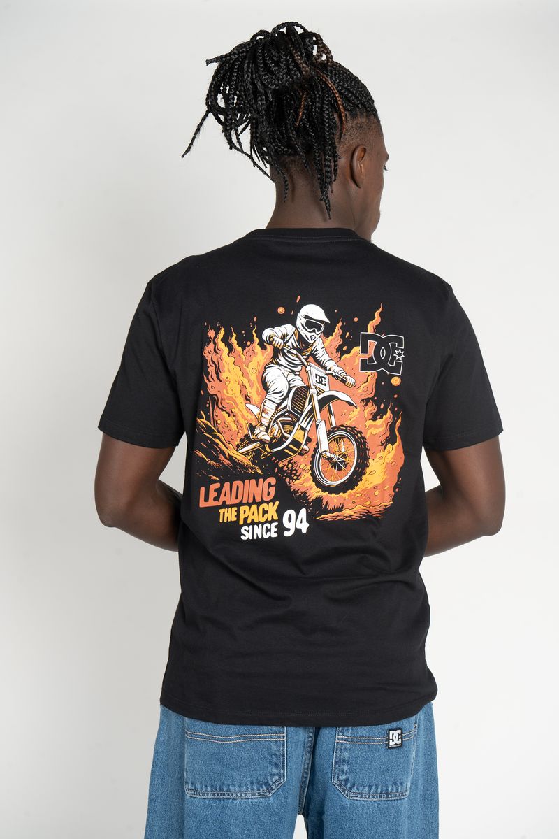Camiseta-DC-Shoes-M-C-Leading-The-Pack-Preto-Preto-P