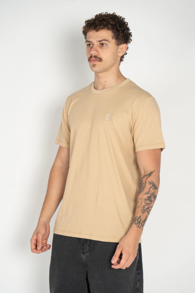 Camiseta-DC-Shoes-M-C-Embroidery-Bege-Bege-P