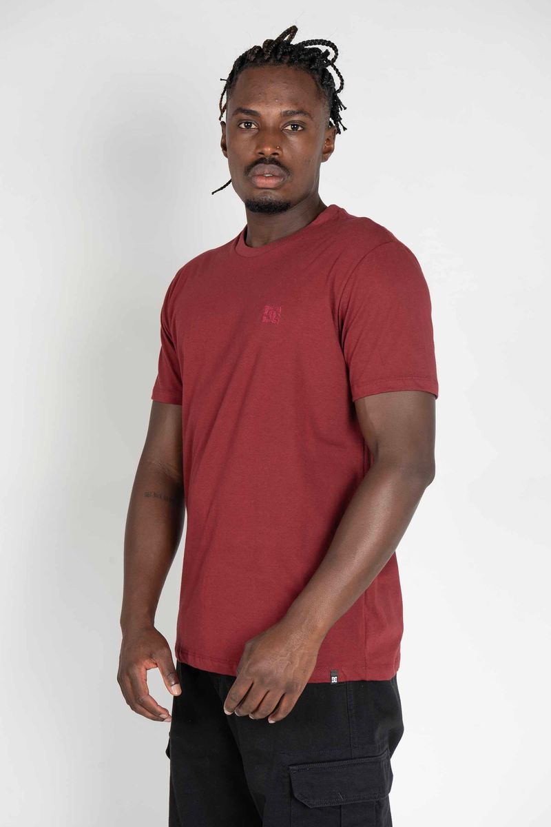 Camiseta-DC-Shoes-M-C-Embroidery-Bordo-Bordo-P