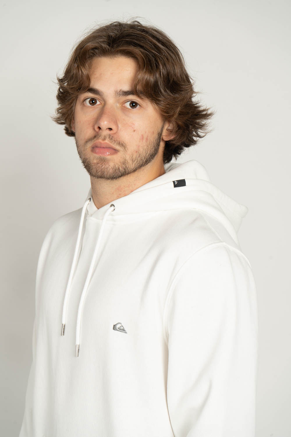 Maru❀ Moletom Canguru, com capuz Quiksilver Branco Fech Embroidery