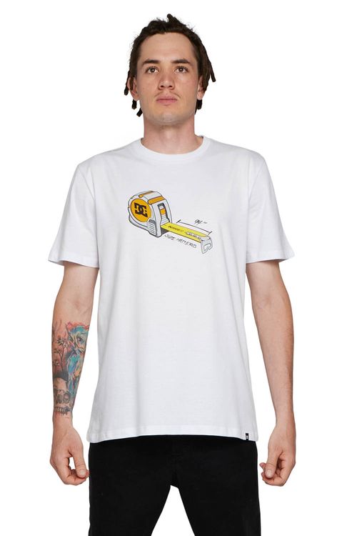 Camiseta DC Shoes M/C Size Matters Branco